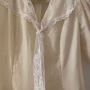 Gunne Sax soft butter yellow and White Lace prairie short sleeve dress
